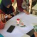 Mahasiswa Lantip 5 Universitas Negeri Semarang Program Studi Pendidikan Bahasa dan Sastra Indonesia melaksanakan inovasi pembelajaran teks laporan hasil observasi di sekolah mitra. Dalam kegiatan ini, mahasiswa memanfaatkan media kertas berwarna dan spidol sebagai sarana belajar. Penggunaan media sederhana tersebut berhasil menciptakan suasana kelas yang interaktif, meningkatkan kreativitas siswa, serta mempermudah pemahaman materi. Melalui inovasi ini, mahasiswa Lantip berupaya menghadirkan pembelajaran yang menyenangkan sekaligus menumbuhkan keterampilan menulis siswa.