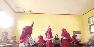 Foto kegiatan game edukatif bertema keislaman (Sumber: dokumentasi mahasiswa KKN UNUHA)