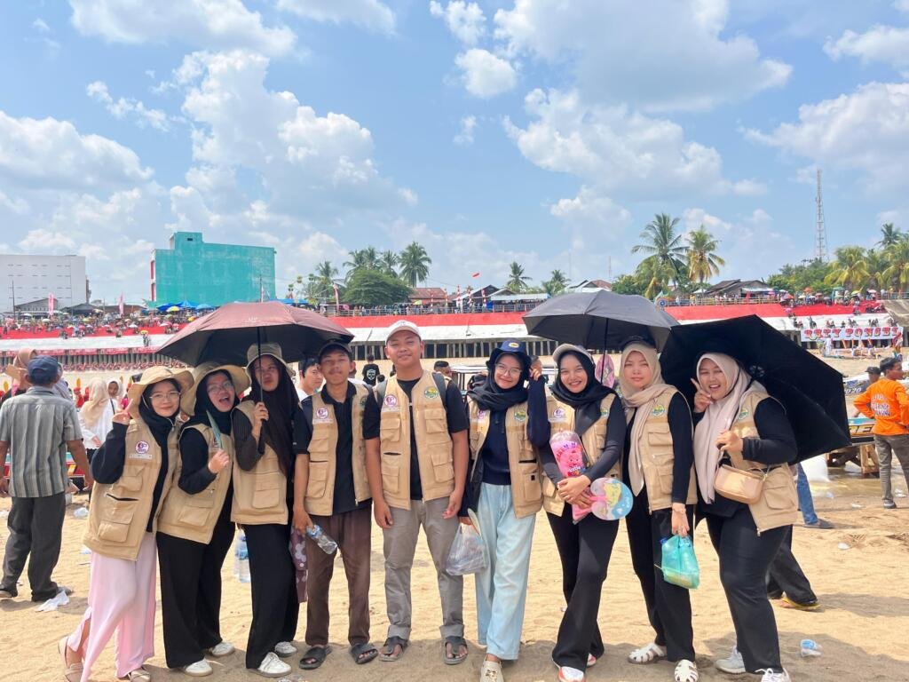 Mahasiswa KKN Universitas Abdurrab Desa Rawang Binjai Dukung Jalur Sembaran Olang Pulai 47 WhatsApp Image 2025 09 07 at 12.40.27 PM 1
