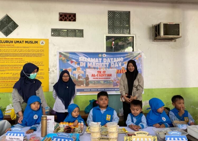 TK Islam Terpadu Al-Fadiyah Gelar Market Day, Tanamkan Jiwa Wirausaha Bernilai Islami 46 WhatsApp Image 2025 09 08 at 20.51.55