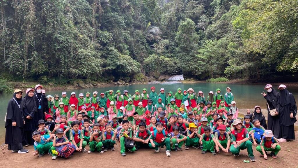 Siswa SDIT Al-Fadiyah Kunjungi Bantimurung, Belajar Siklus Hidup Kupu-Kupu dan Cinta Alam 50 WhatsApp Image 2025 09 09 at 23.33.22