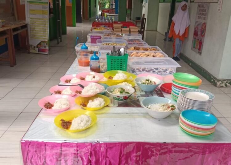 Hilal Canteen of MTsN 6 Bantul Serves Students and Teachers with Healthy Menus 46 WhatsApp Image 2025 09 10 at 09.34.25
