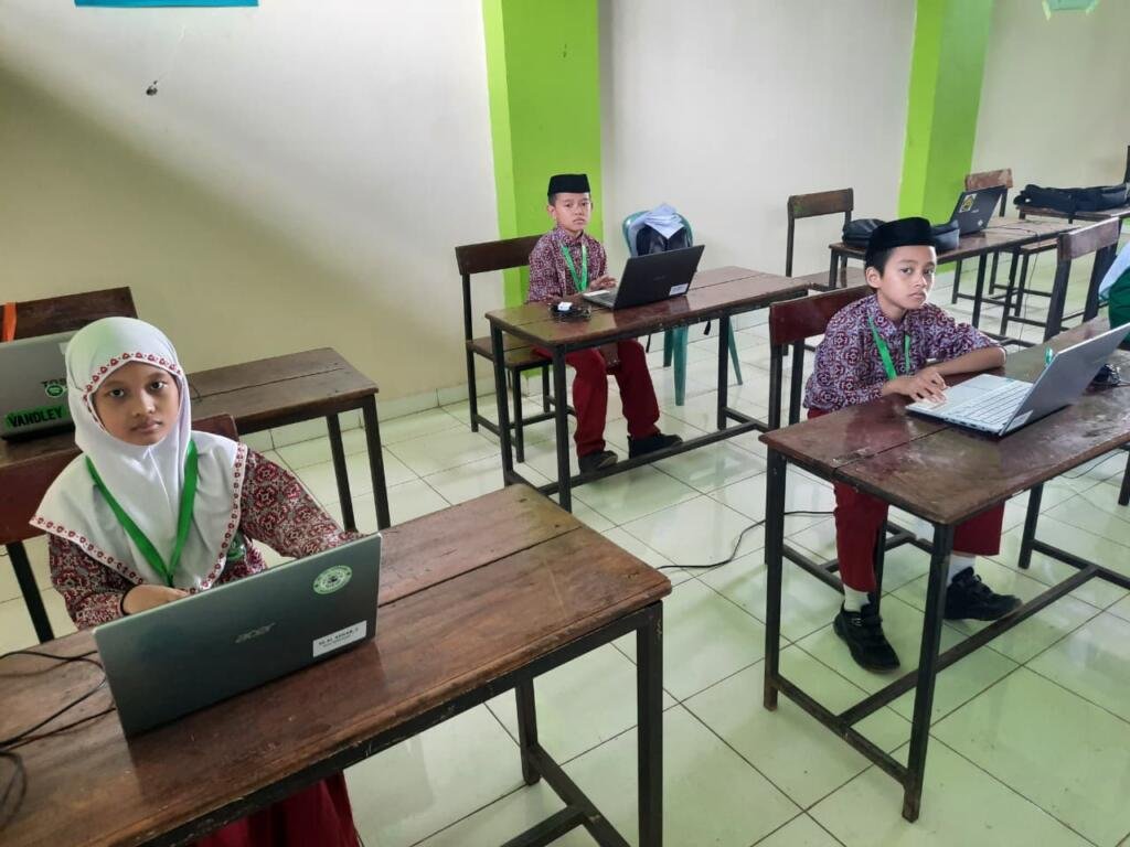 MI Al Abrar Makassar Lepas Enam Murid Terbaiknya ke Ajang OMI 2025 47 WhatsApp Image 2025 09 10 at 14.16.25