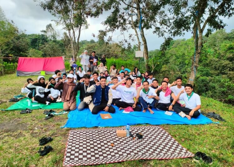 Tokoh muda, Herianto Motivasi Puluhan Calon Anggota ASEC Unram untuk Jadi Pemimpin Tangguh 46 Herianto Mengisi Materi di Kegiatan ASEC UNRAM