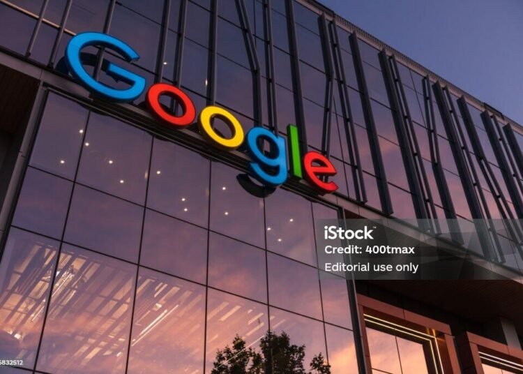 Google Luncurkan Nano Banana, Teknologi AI Editing Gambar Super Realistis 46 Seattle, USA - Jul 24, 2022: The South Lake Union Google Headquarter entrance at sunset.