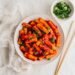Gambar 1. Tteokbokki (Korean Rice Cakes in Gochujang Sauce). Sumber: siftandsimmer.com