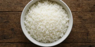 Semangkuk nasi putih pulen hasil proses gelatinisasi pati | Sumber: pixabay @nutriscanapp