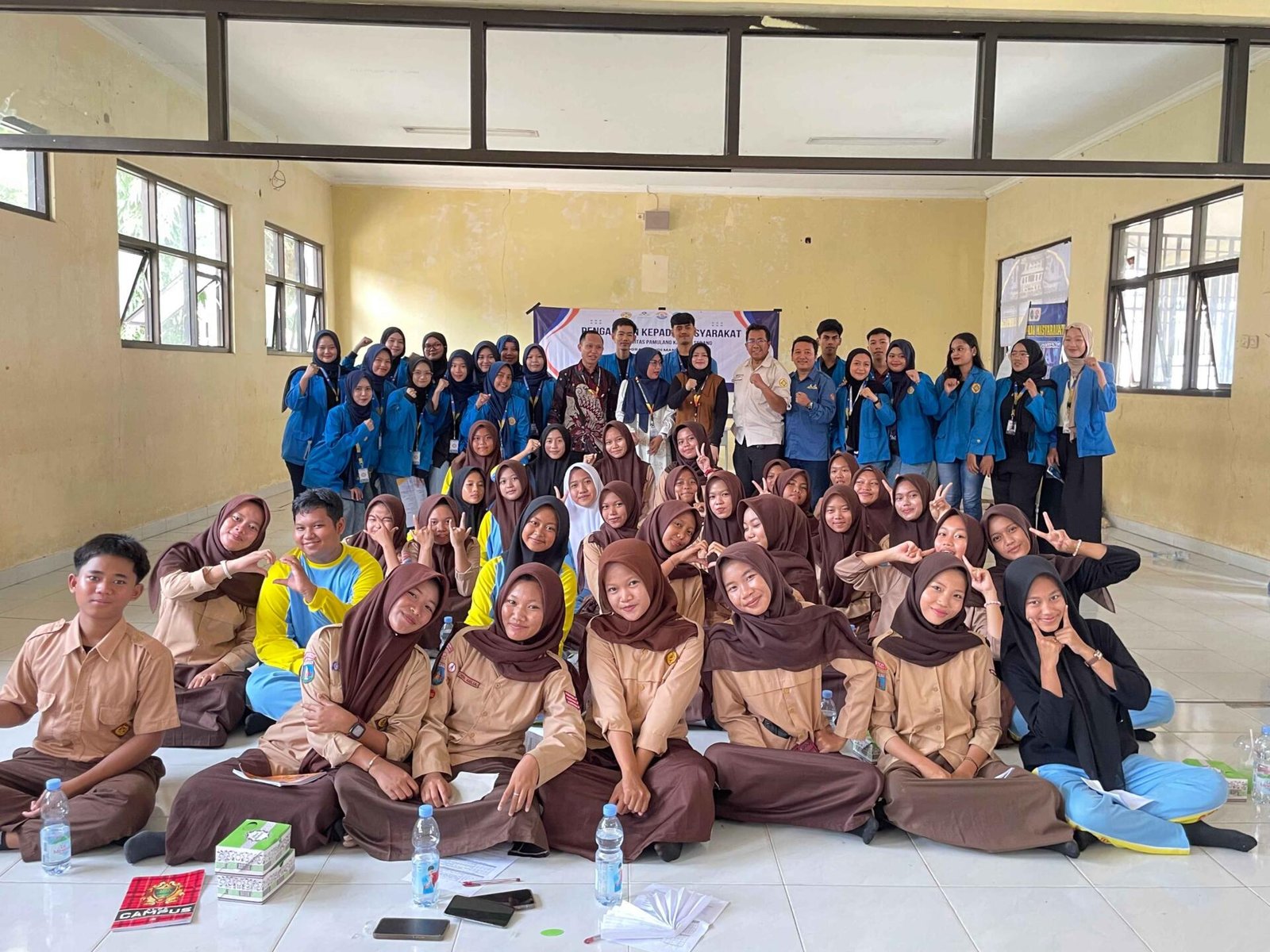 PKM Mahasiswa Universitas Pamulang Kampus Serang "Literasi Keuangan untuk Pelajar SMKN 7 Kota Serang dalam Membangun Budaya Finansial yang Sehat 49 1000415716 11zon