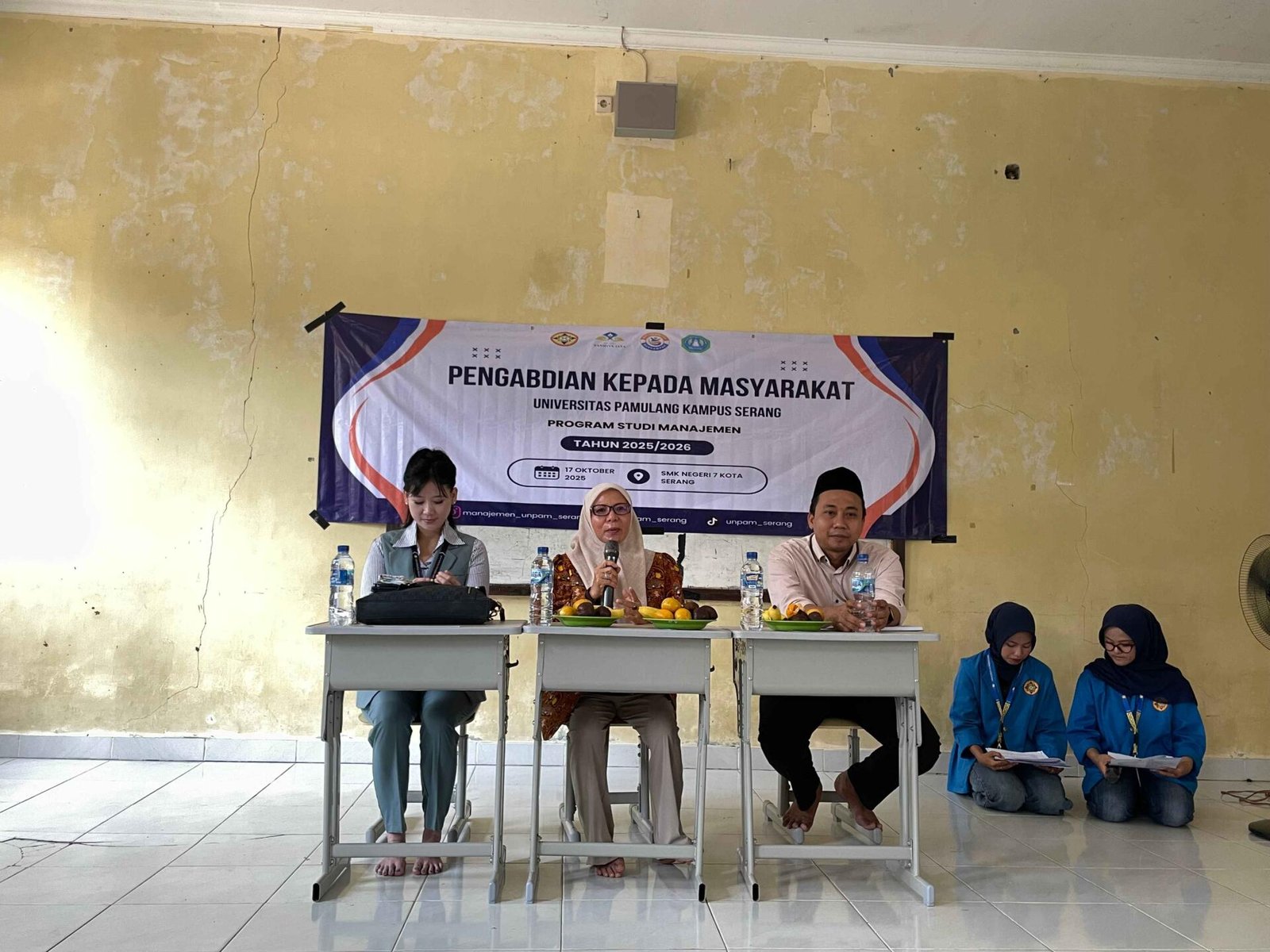 PKM Mahasiswa Universitas Pamulang Kampus Serang "Literasi Keuangan untuk Pelajar SMKN 7 Kota Serang dalam Membangun Budaya Finansial yang Sehat 47 1000415741 11zon