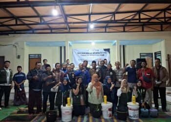 Sosialisasi dan Praktik Pembuatan Pupuk Organik dari Sampah Dapur dan Daun Sirsak