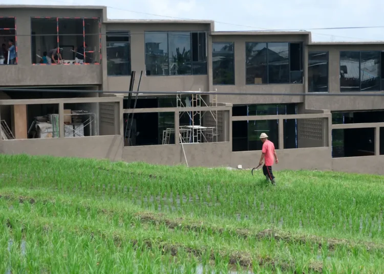 Kementerian ATR/BPN Pastikan Alih Fungsi Lahan Tetap Sesuai Rencana Tata Ruang 46 20250930162649 antarafoto gubernur bali siapkan perda larangan alih fungsi lahan 1759223452