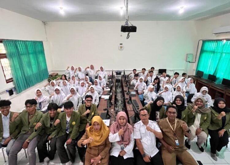 Foto bersama setelah kegiatan sosialisasi berlangsung