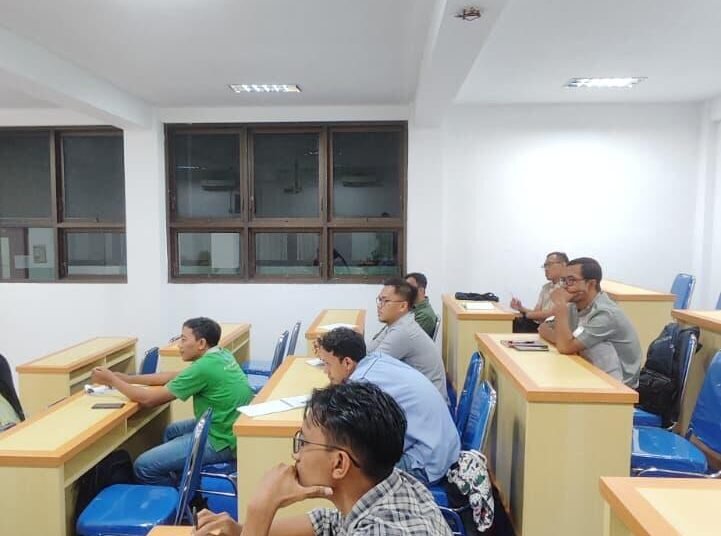 Mahasiswa Ilmu Komunikasi Melakukan Produksi Video dalam Kegiatan Perkuliahan Hybrid Program Studi S2 MIST 46 BE