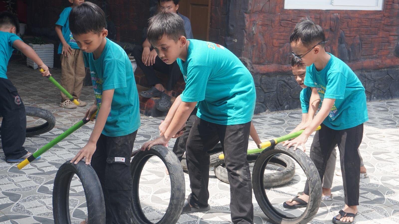 Rombel 3 SDIT Al-Fadiyah Kembangkan Ketangkasan dan Kerja Sama Siswa Melalui Kegiatan Al-Farit di Topejawa 47 SDIT Al-Fadiyah