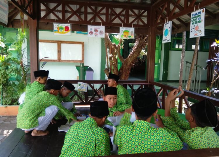 Diskusi Kreatif Teks Prosedur Kelas 7B MTsN 6 Bantul: Merancang Resep Lotes/Rujak dengan Variasi Sambal 46 Gambar WhatsApp 2025 10 18 pukul 07.05.13 9d3b931c
