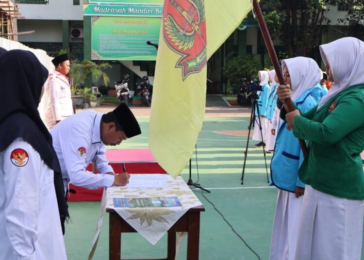 Estafet Kepemimpinan Pengurus OSIM MTs Negeri 6 Bantul Masa Bakti 2025/2026 Resmi Dilantik 46 Gambar WhatsApp 2025 10 18 pukul 07.19.53 3afa1c6b