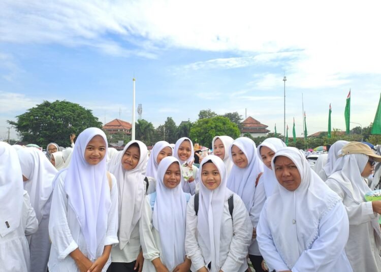 Siswa MTs N 6 Bantul Ikuti Upacara Hari Santri di Paseban 46 Gambar WhatsApp 2025 10 23 pukul 08.55.12 2707ad34