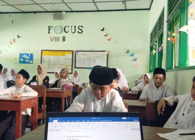 Guru Qur'an Hadis Lakukan Asesmen Tengah Semester Kelas 7F 46 Gambar WhatsApp 2025 10 23 pukul 15.26.24 b4ebfe8d