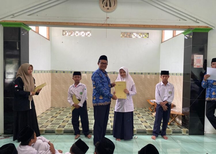 Perwakilan Kelas 9B Raih Juara 2 MHQ Hari Santri Tingkat Madrasah 46 Hari Santri