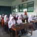 Wali Kelas VIIB MTsN 6 Bantul Ajarkan Tertib Berdoa Sebelum Makan 57 MTsN 6 Bantul