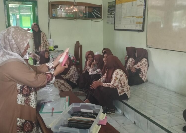 Tim Kedisiplinan MTsN 6 Bantul Gelar Razia Ketertiban Siswa 46 MTsN 6 Bantul