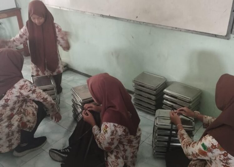 MBG MTsN 6 Bantul Latih Siswa Mandiri, Tanggung Jawab, dan Saling Tolong Menolong 46 MBG