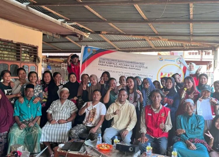 Mahasiswa KKN Unhas Gel. 114 melakukan penegenalan mikrokontroller di dea kampale