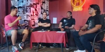 Talkshow bersama personel "Akrosh" Band (Foto Yusuf)