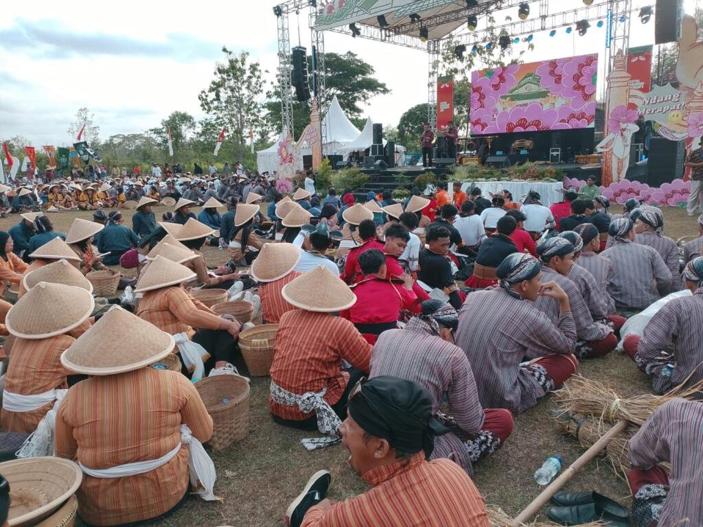 Gunungkidul Rayakan FKY 2025: Mengakar pada Bumi, Menghidupkan Tradisi 4 Peserta FKY 2025 dari berbagai kota dan kabupaten di Daerah Istimewa Yogyakarta ( Foto Yusuf )