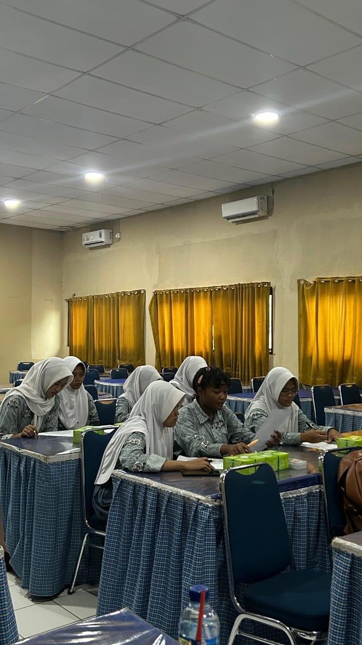 Sosialisasi Akad Tabarru’ untuk Meningkatkan Inklusi Keuangan Syariah di SMA Negeri 6 Kota Serang 49 Pengisian Kuesioner
