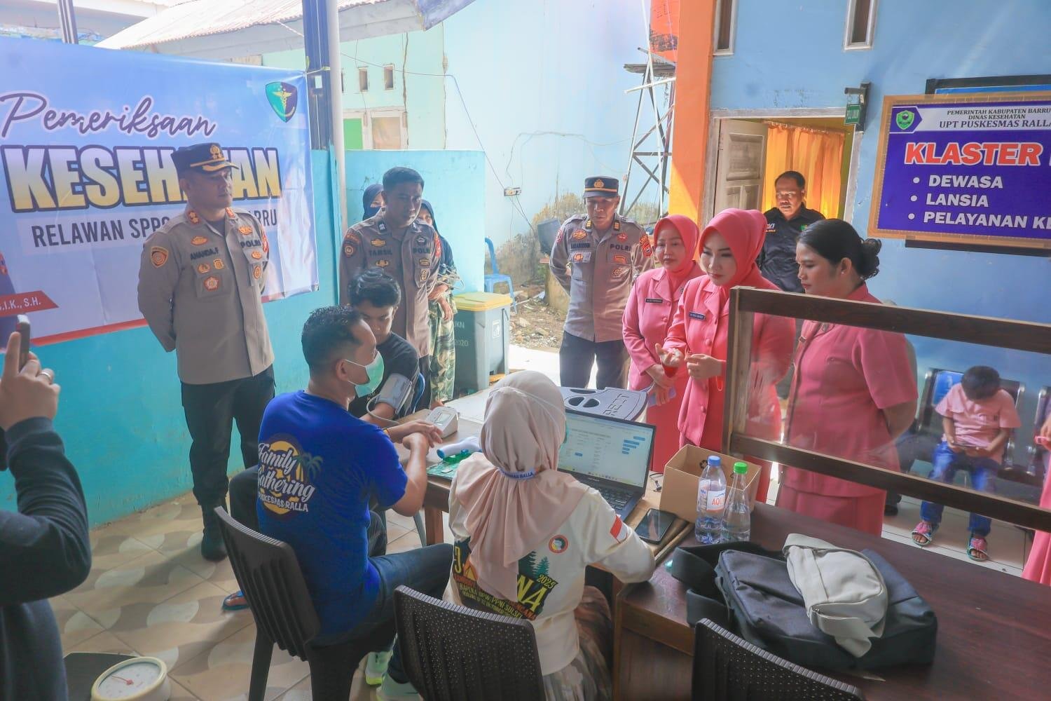 Dukung MBG, Kapolres Barru Pastikan Relawan Siap dan Sehat 47 Kapolres Barru Pastikan Relawan Siap dan Sehat