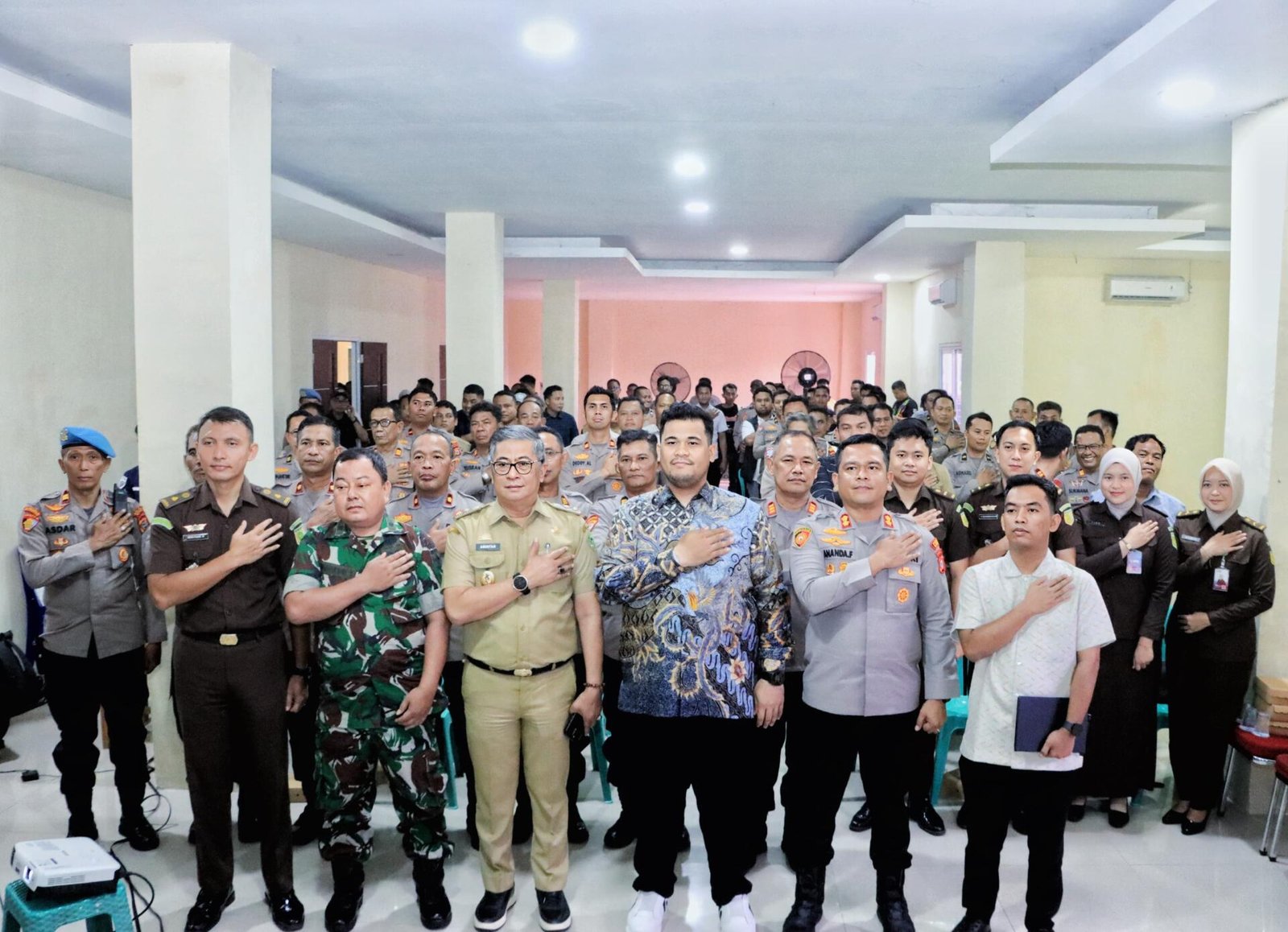 Komisi III DPR RI Nilai Polres Barru Solid dan Profesional 47 Komisi III DPR RI Kagum dengan Polres Barru