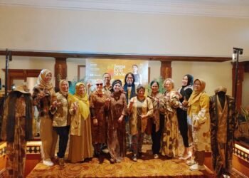 Kampanye ecogreen dalam Jogja Eco Style 2025 dengan menggunakan busana ecoprint di Loman Park Hotel Yogyakarta (Foto Yusuf)