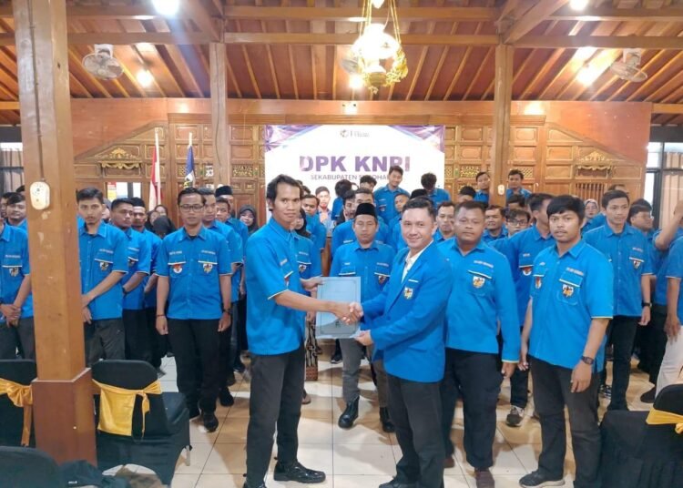 Regenerasi Semangat Pemuda: KNPI Sukoharjo Lantik 12 DPK Kecamatan, Teguhkan Komitmen Kolaborasi dan Aksi Nyata 46 IMG 20251024 WA0045