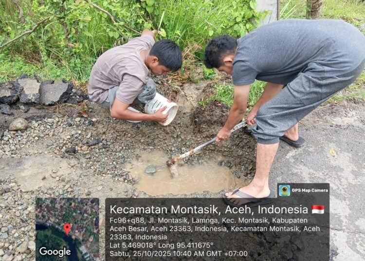 Hujan Deras Tak Halangi Tim PDAM Tirta Mountala Tangani Kebocoran di Montasik 46 PDAM Tirta Mountala