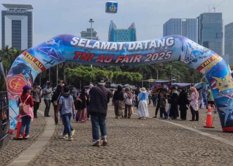 HUT TNI Ke-80 Tahun 46 Aulia Tusyadiah - Suasana Perayaan HUT TNI ke 80.