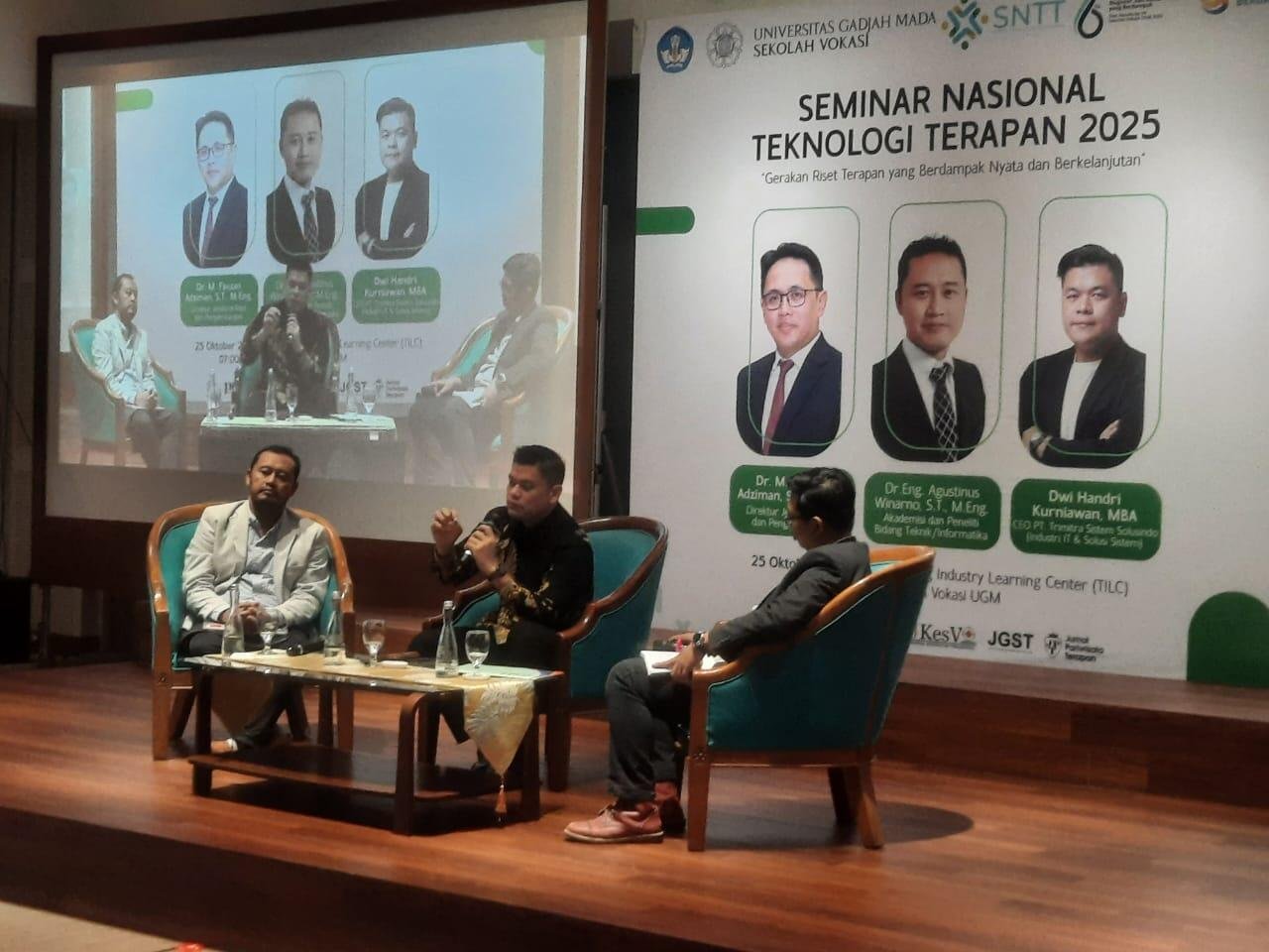 Riset Terapan Jadi Penggerak Keberlanjutan: SNTT 2025 Sekolah Vokasi UGM Dorong Kolaborasi Akademisi dan Industri 47 Narasumber dalam Seminar Nasional Teknologi Terapan 2025 (Foto Yusuf)