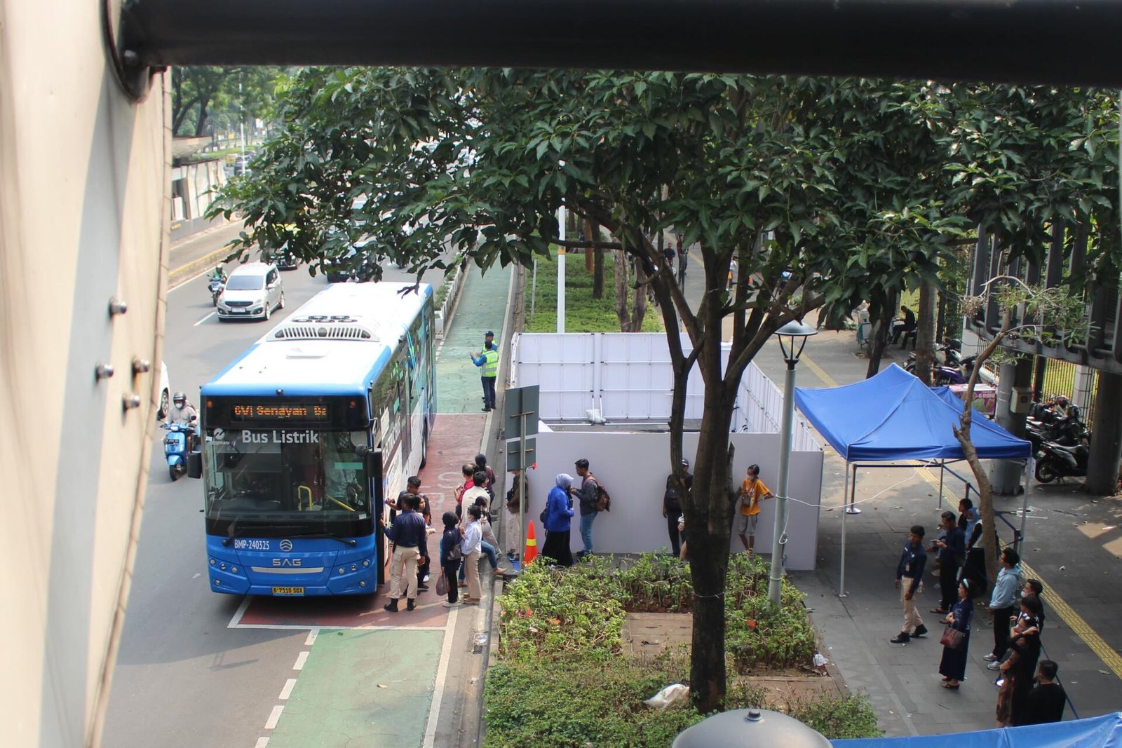 Penampakan Halte Transjakarta di Bundaran Senayan Usai Dibakar Massa 47 Aulia Tusyadiah - Pelayanan Pelanggan Tetap Menjadi Nomor 1.