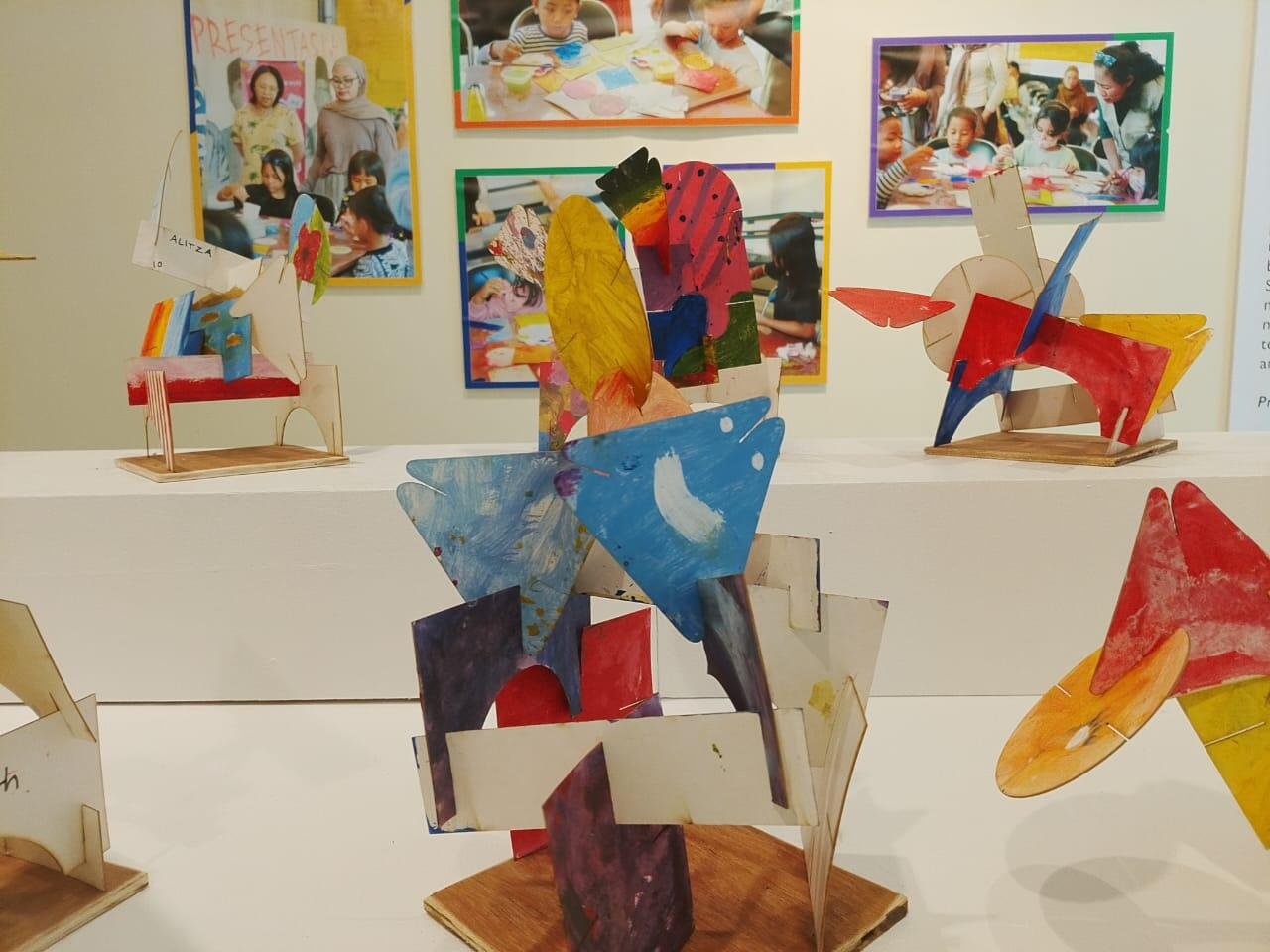 Pendhapa Art Space Dorong Pendidikan Seni Inklusif Lewat Program “Art Fun PAS for Children” 49 Salah satu patung dengan media non tanah liat (Foto Yusuf)
