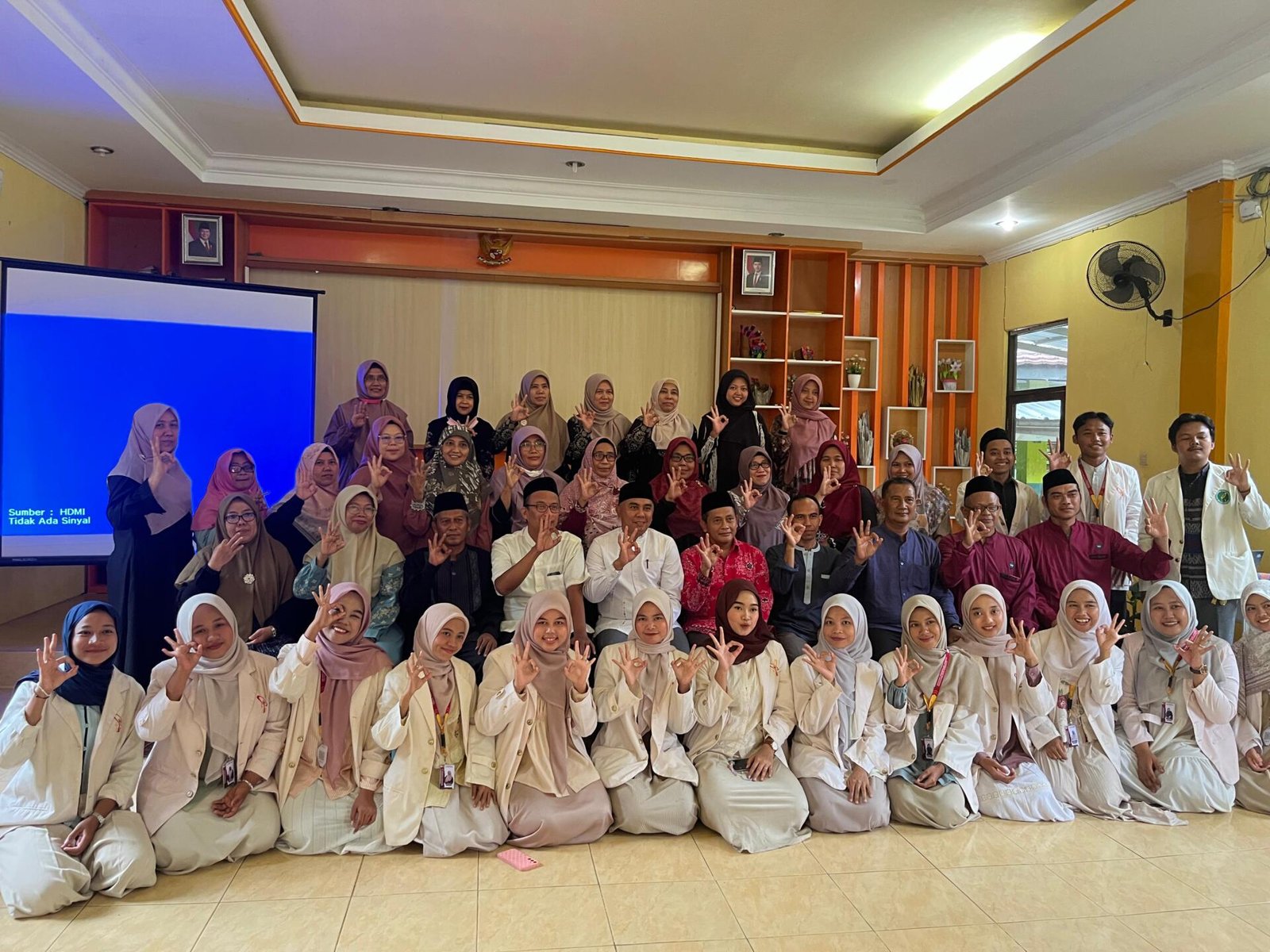 Mengakhiri Tugas Pengabdian, Mahasiswa PLP Integratif 14 UIN SMH Banten Ditarik dari MTsN 3 Kota Cilegon 47 IMG 20251025 WA0195