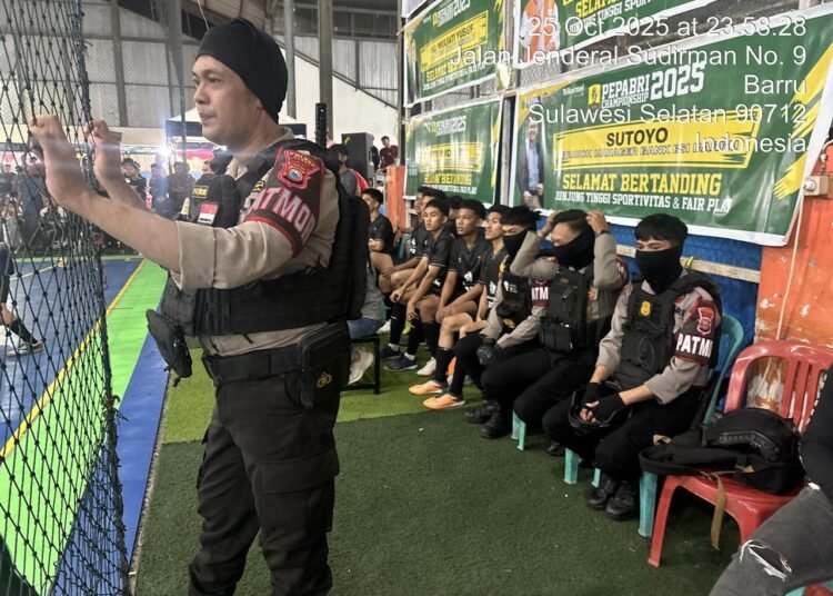 Polisi Barru Buktikan Dedikasi, Hadir Saat Warga Terlelap 46 Polisi Barru Patroli Keliling