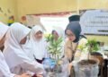 Mahasiswa KKN UNNES Ajak Siswa MI Ma’arif Jambu Peduli Lingkungan Lewat Pemilahan Sampah dan Aquaponik 50 IMG 20251027 WA0036