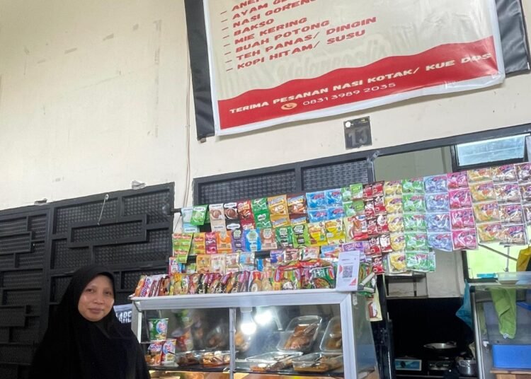 Kisah Kantin Ibu Nur Santi yang Berjualan di Kampus II (Dua) UIN ALAUDDIN Makassar Lebih Tepatnya di Fakultas Dakwah dan Komunikasi 46 Kantin Ibu Nur Santi