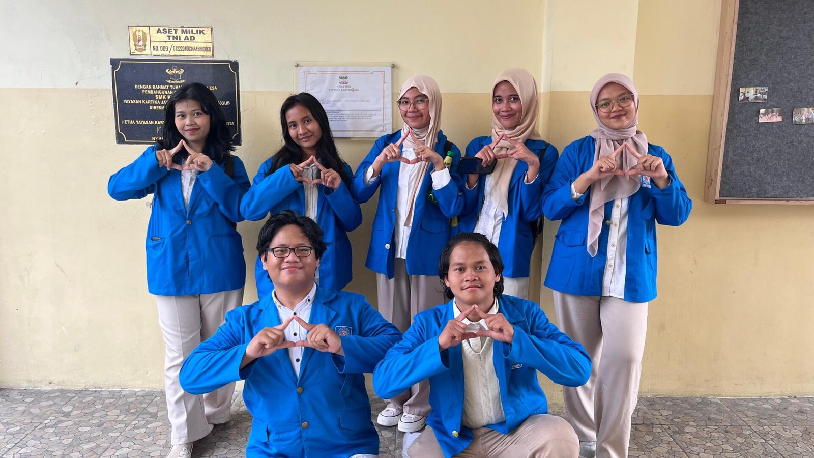 Pengabdian Masyarakat Mahasiswa Universitas Bina Sarana Informatika (UBSI) Di SMK Kartika X-I Kalideres. "Meningkatkan Kesadaran Akan Pentingnya Koperasi Dalam Pembangunan Nasional" 47 IMG 20251030 WA0082 1