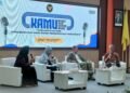 Para narasumber membagikan pandangannya dalam Talkshow “Dari Empati ke Aksi: Mahasiswa dan Masa Depan Pemberdayaan Masyarakat” yang digelar Kemenko Bidang Pemberdayaan Masyarakat di Aula FISIP UNS, Kamis (23/10).