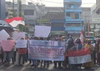 Tata Kelola Pedagang Di Wajah Kota Bandar Lampung Persatuan Pedagang Kaki Lima Bandar Lampung Tolak Relokasi PKL 46 Relokasi PKL
