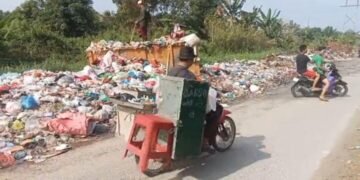 Sampah Di Duri Dibersihkan oleh M IMAM MUDDIN dengan kerja sama aparat pemerintah