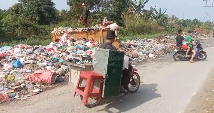 Sampah Di Duri Dibersihkan oleh M IMAM MUDDIN dengan kerja sama aparat pemerintah