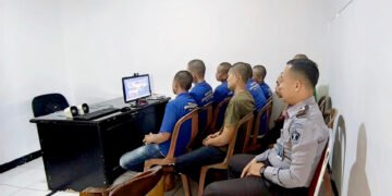 Lembaga Pemasyarakatan (Lapas) Kelas IIA Bengkulu terus menunjukkan komitmennya dalam membentuk karakter dan moralitas warga binaan. Kali ini, delapan orang warga binaan mengikuti kelas moralitas secara virtual (Zoom Meeting) bersama pembimbing spiritual dan motivator ternama, Huang Laoshi (Ibu Erina Wongso), Selasa (21/10).