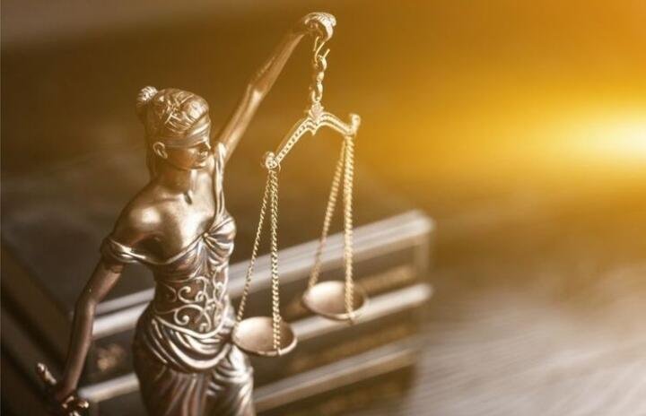 Benturan Hukum Adat dan Hukum Pidana Indonesia: Antara "Keadilan Komunitas dan Kepastian Hukum" 46 hukum